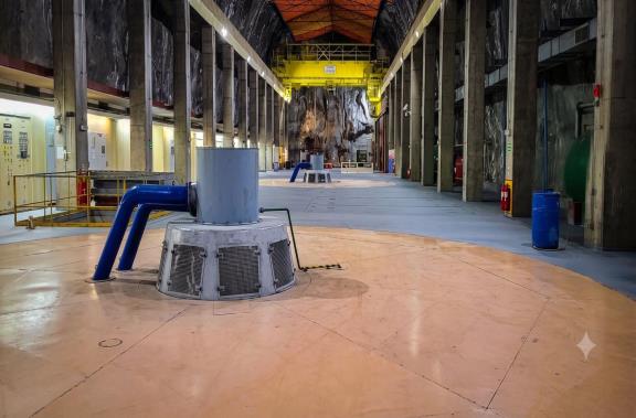 Revestimiento de pisos en Central Hidroeléctrica Pehuenche
